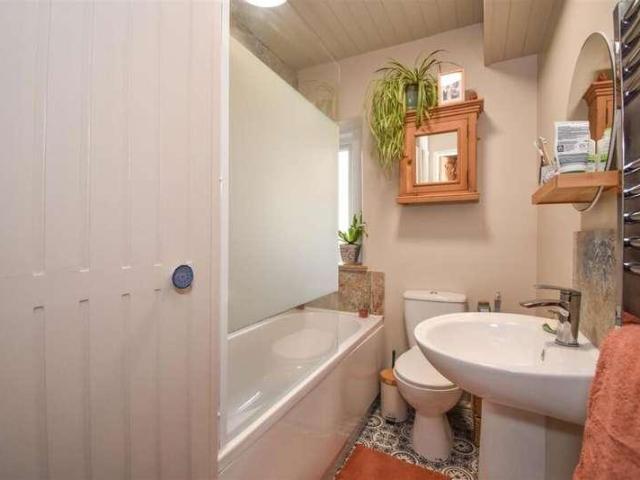 2 bed house for sale