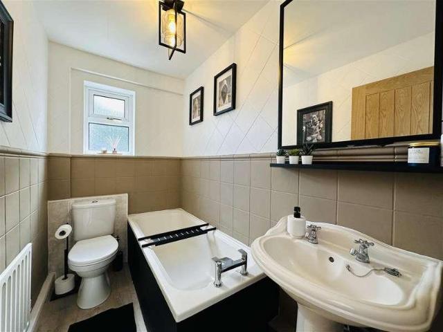 2 bed house for sale