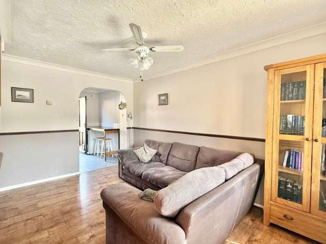 2 bed house for sale