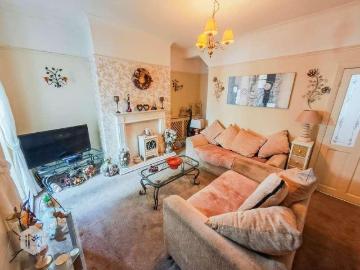 2 bed house for sale