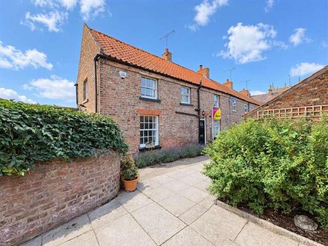 2 bed house for sale