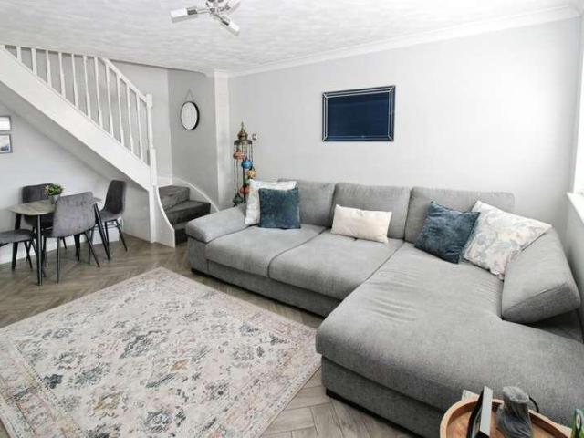 2 bed house for sale