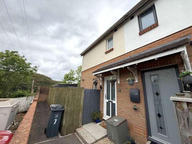 2 bed house for sale