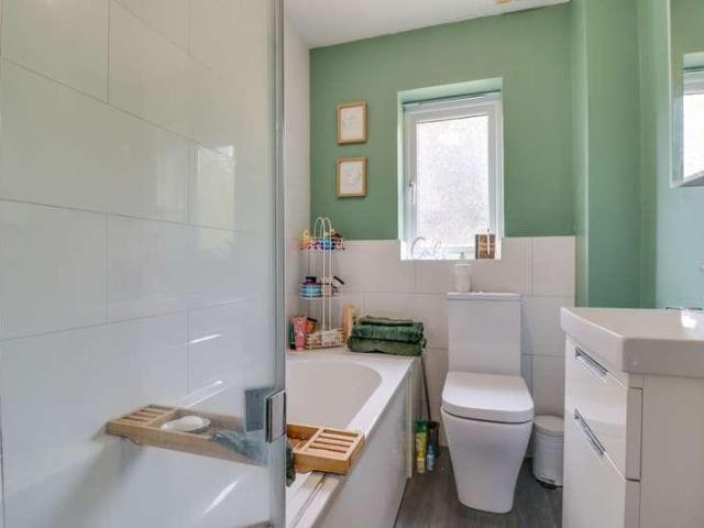 2 bed house for sale