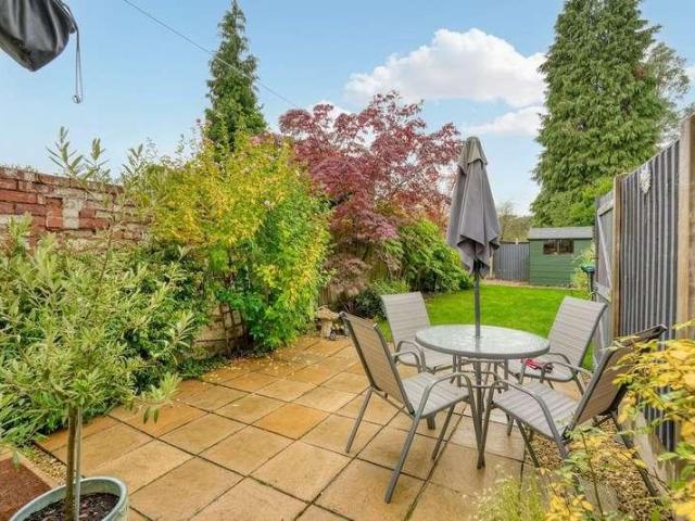 2 bed house for sale