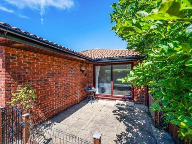 2 bed house for sale
