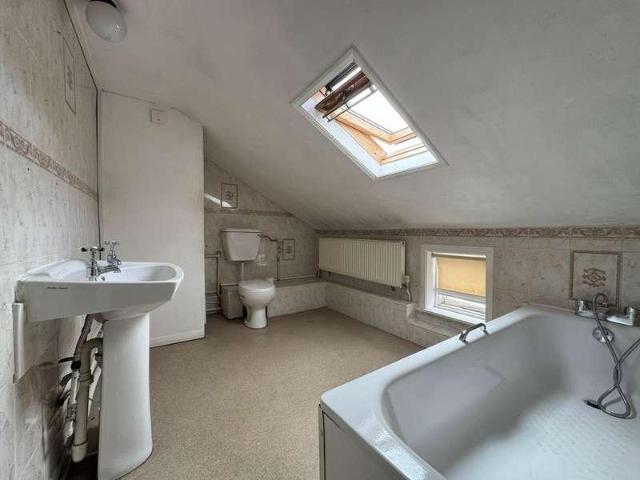 2 bed house for sale