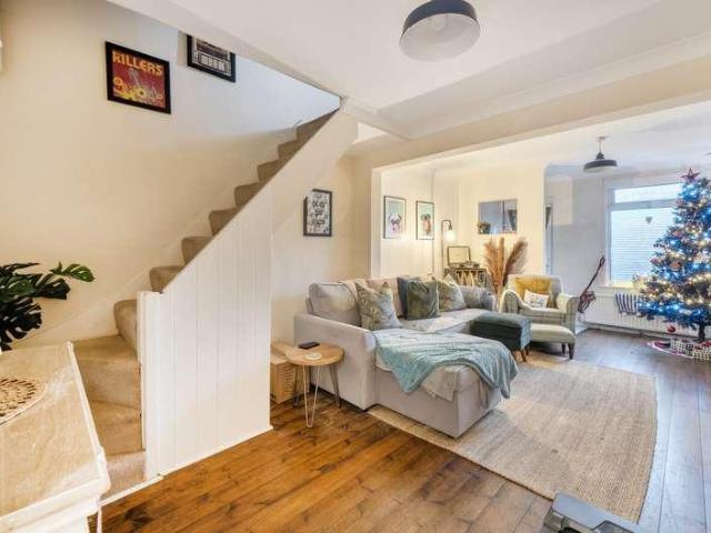 2 bed house for sale