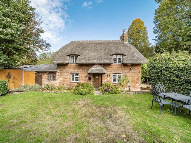2 bed house for sale