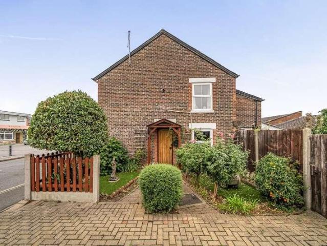 2 bed house for sale