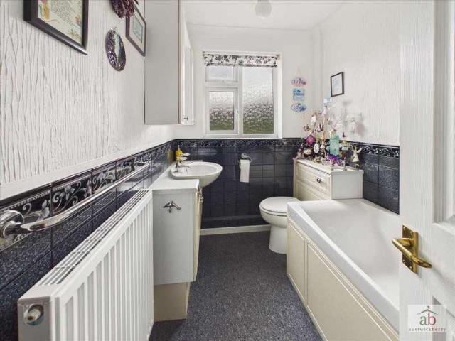 2 bed house for sale