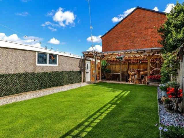 2 bed house for sale