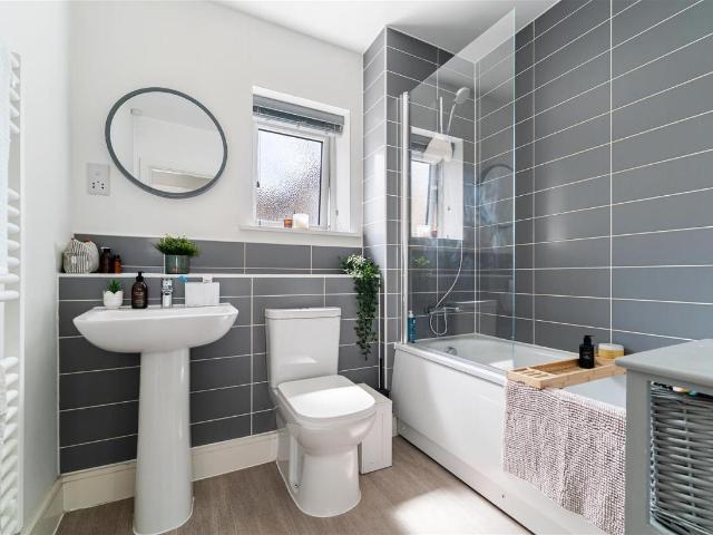 2 bed house for sale