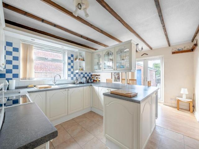2 bed house for sale