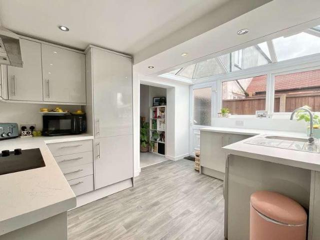2 bed house for sale