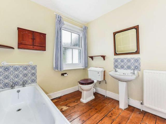 2 bed house for sale