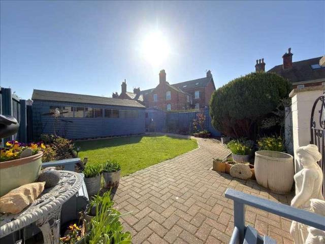 2 bed house for sale