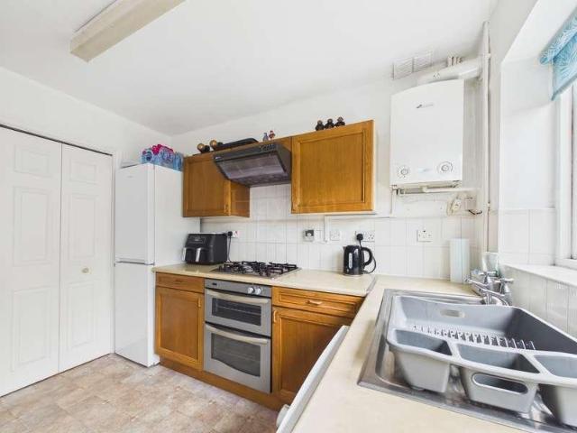 2 bed house for sale