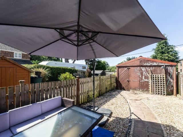 2 bed house for sale