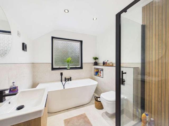 2 bed house for sale