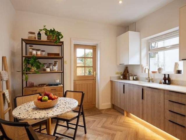 2 bed house for sale