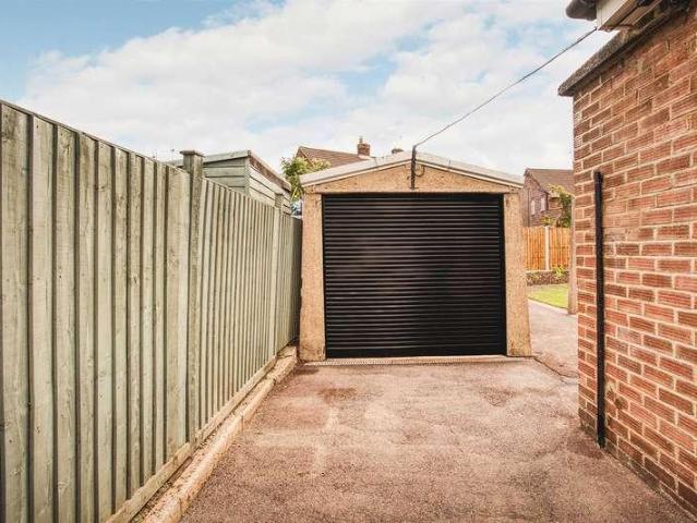 2 bed house for sale