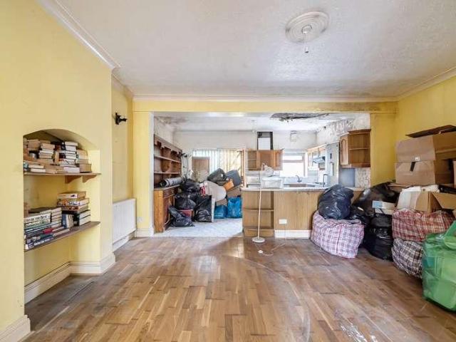 2 bed house for sale