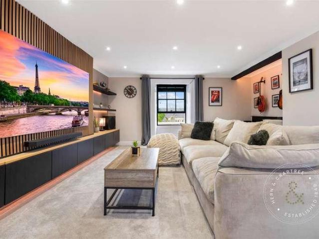 2 bed house for sale