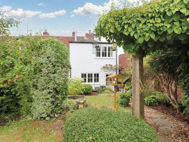 2 bed house for sale