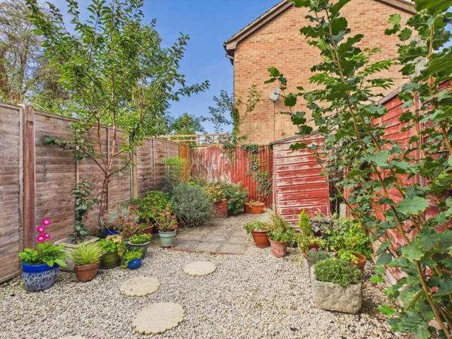 2 bed house for sale