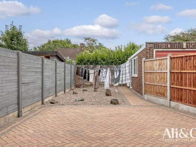 2 bed house for sale