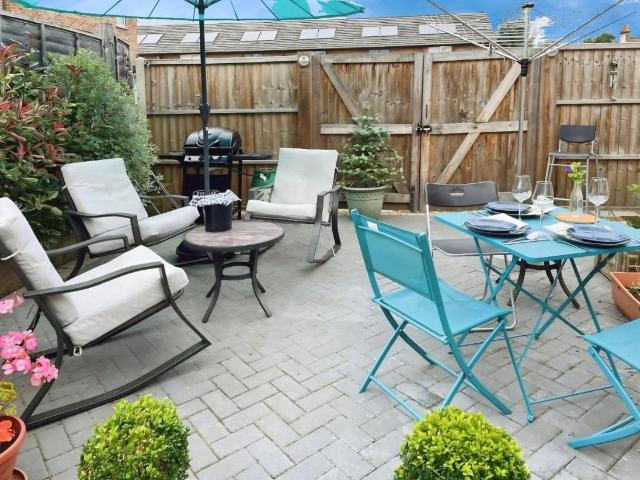 2 bed house for sale