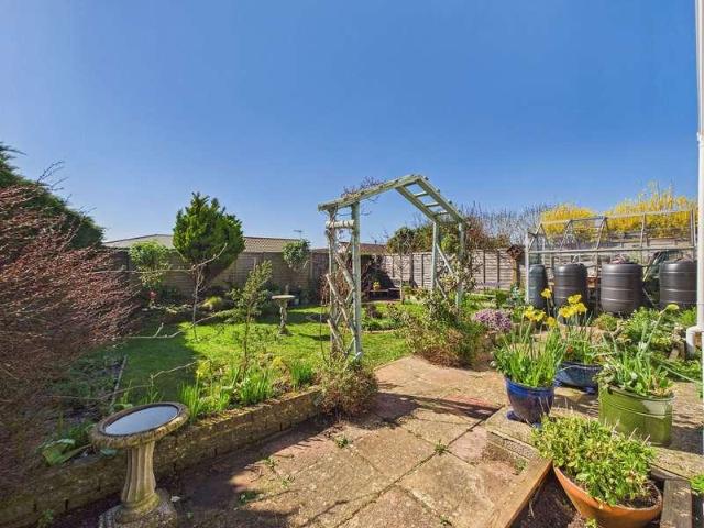 2 bed house for sale
