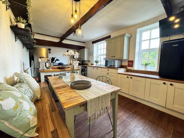 2 bed house for sale