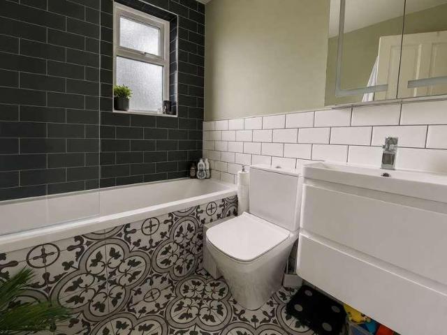 2 bed house for sale