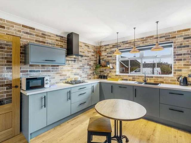 2 bed house for sale