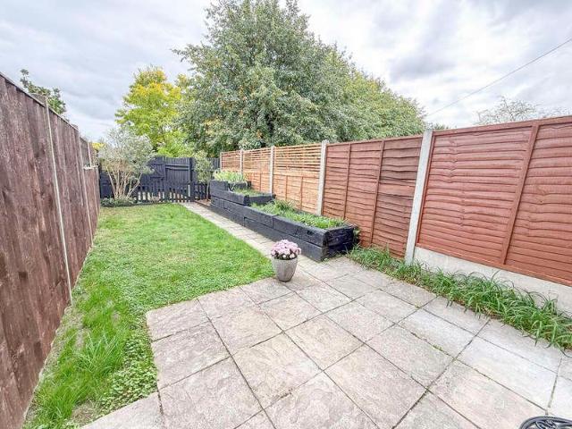 2 bed house for sale