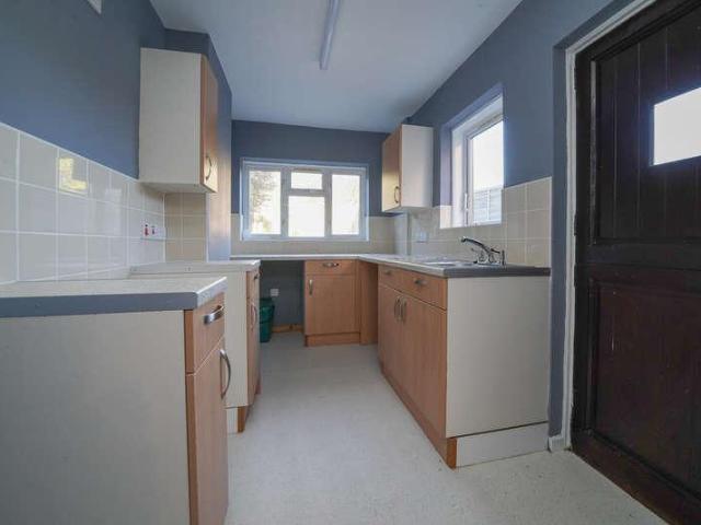 2 bed house for sale