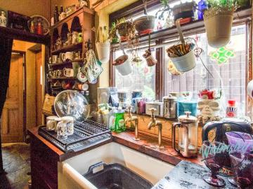 2 bed house for sale