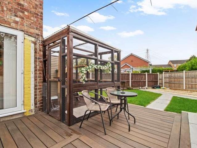 2 bed house for sale
