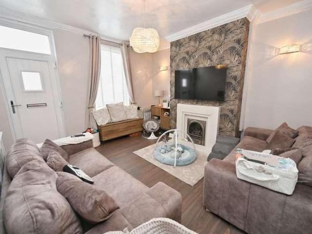 2 bed house for sale
