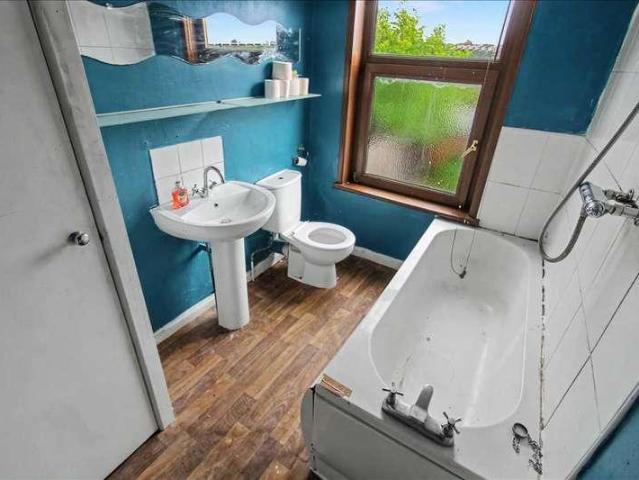 2 bed house for sale