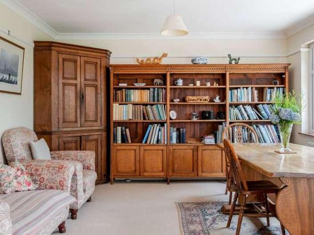 2 bed house for sale