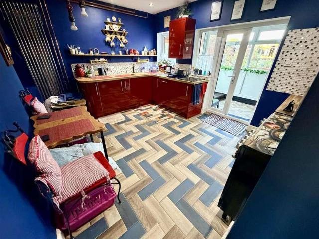 2 bed house for sale