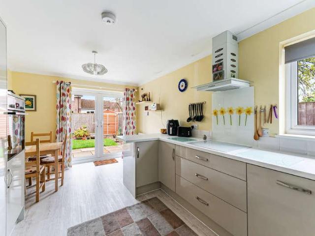 2 bed house for sale