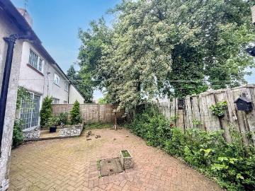 2 bed house for sale