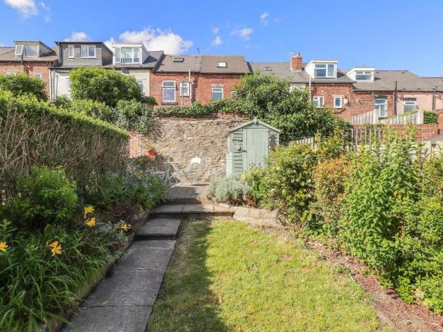2 bed house for sale