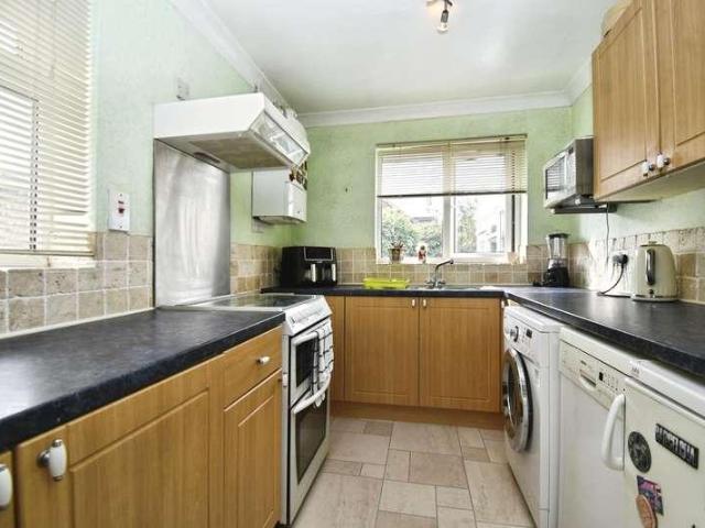 2 bed house for sale