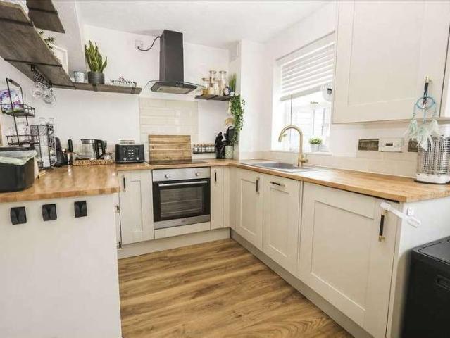 2 bed house for sale