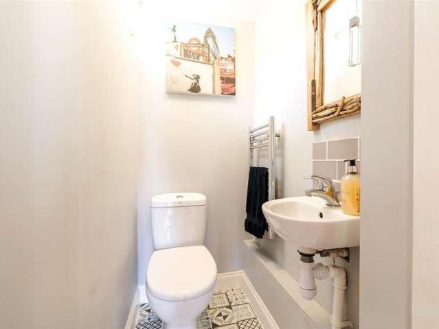 2 bed house for sale
